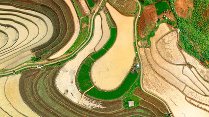 Water season flows into terraced fields and rice planting begins in Mu Cang Chai, Yen Bai. Photo...