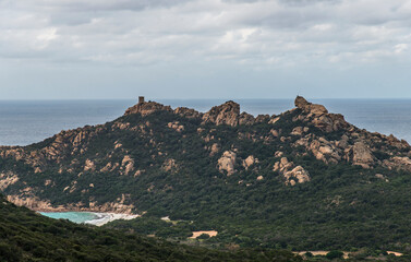 Vue sur le lion de Roccapina au-dessus de la Méditerranée à Sartene, Corse, France