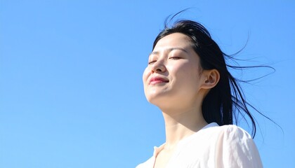 晴れ空と微笑む女性,Smiling Japanese Woman under Blue Sky
