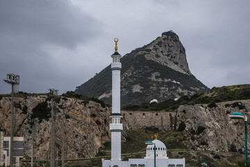 Meczet na tle skały w mieście Gibraltar © arekzet62