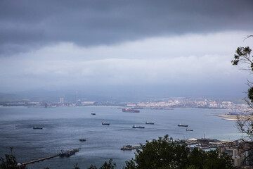 Widok z lotu ptaka na port w mieście Gibraltar