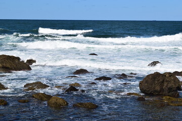 日本海の荒波 山形県庄内海岸 © FRANK