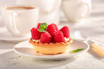 Sweet and delicious mini tart as an summer cake.
