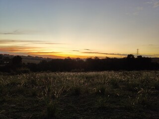 O pôr-do-sol em uma fazenda localizada em Boituva, interior do estado de São Paulo, Brasil.