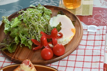 たこさんウインナーと目玉焼きの朝食プレート
