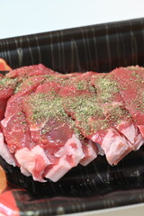 ハーブソルトをふったラム肉