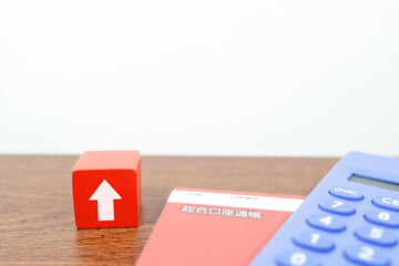通帳残高の増加を示すイメージ　家計と貯蓄の向上
