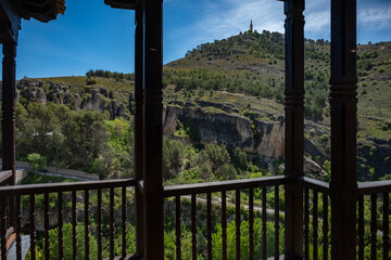 Vista de la ciudad medieval de Cuenca, situada en los acantilados en España