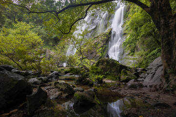 
Khlong Lan Waterfall is one of the most beautiful and grand waterfalls in Thailand. Below it is a large pool where you can swim. It is located in Khlong Lan National Park, Kamphaeng Phet