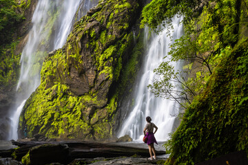 
Khlong Lan Waterfall is one of the most beautiful and grand waterfalls in Thailand. Below it is a large pool where you can swim. It is located in Khlong Lan National Park, Kamphaeng Phet