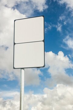 Fototapeta Blank sign post on cloudy sky