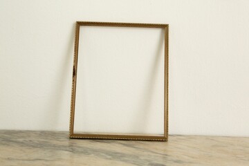 Photo frame outline, Close-up