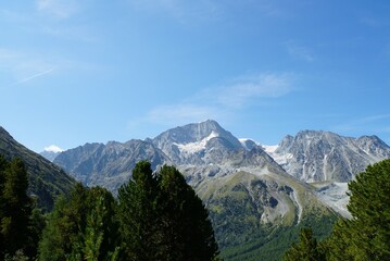 Obraz premium Swiss Alps view from the trail - Switzerland 