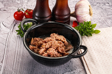 Canned tuna preserve for salad