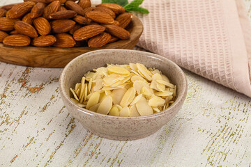 Sliced almond nut for culinary