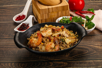 Vietnamese fried rice with prawn and squid Kom Ran