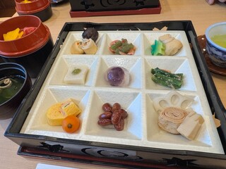 日本の法要・葬儀で供される精進料理の一例