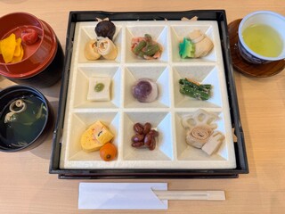 日本の法要・葬儀で供される精進料理の一例