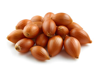 Obraz premium A fresh pile of whole shallot onions, golden brown skins, neatly arranged on white background. Natural food concept.