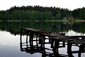 Pomost na jeziorze