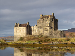 Castello di Eilean Donan su un Lago, Scozia