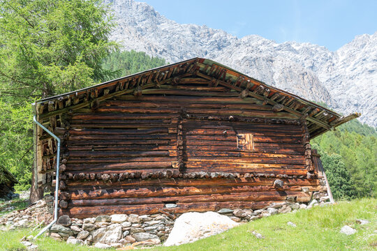bornio val zebr&ugrave; tourist town known for its winter sports facilities and uncontaminated valleys