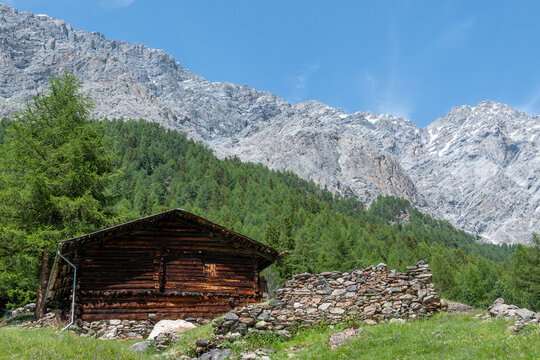 bornio val zebr&ugrave; tourist town known for its winter sports facilities and uncontaminated valleys