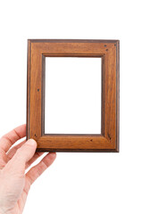 mano che regge una piccola cornice in legno isolata su sfondo bianco o trasparente, mano, che...