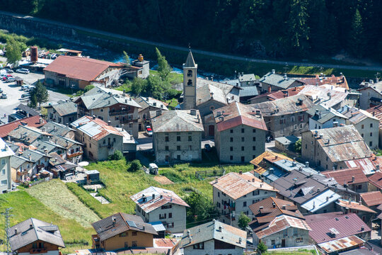 bornio val zebr&ugrave; tourist town known for its winter sports facilities and uncontaminated valleys