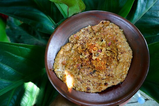 kerak telor or Egg Crust. kerak telor is Spicy Glutinous Rice Omelette with Grated Coconut. made from glutinous rice cooked, egg, serundeng, fried shallots and dried shrimp topping.