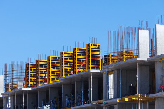 Panel Formwork for pouring load-bearing reinforced concrete columns.