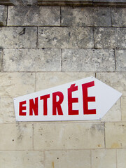 A french Entree sign indicating an entrance to a tourist attraction