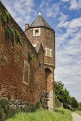Zons, Pfefferbüchse an der Stadtmauer zum Rhein hin