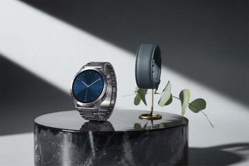 Elegant Smartwatch and Accessory Display