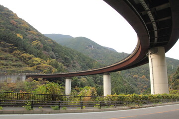 愛媛県新居浜市　鹿森ダムとループ橋
