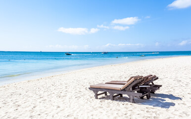 Transats sur plage mauricienne 