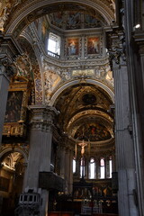 Naklejka premium Stunning Interior of a Historic Church Featuring Intricate Architecture 