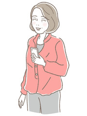 スマホを持って微笑む中高年女性