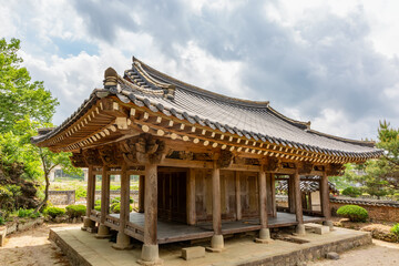 Fototapeta premium Traditional Korean Architectural Style Hanok Housing Landscape