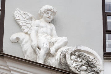 statue of angel with wings