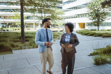 african american businesswoman discuss with caucasian businessman
