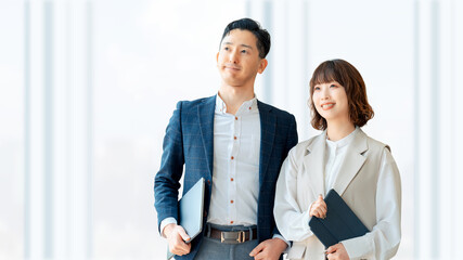 ビジネスマン男女2人のチームワークイメージ