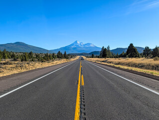 Naklejka premium Road to the Wilderness of Mount Shasta California
