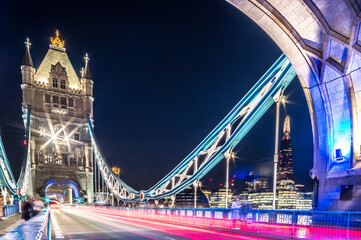 Obraz premium tower bridge in london at night