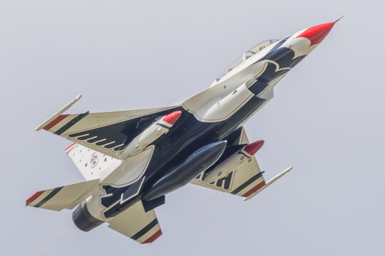 U.S. Air Force Thunderbird F-16 Soars Vertically in Airshow Climb