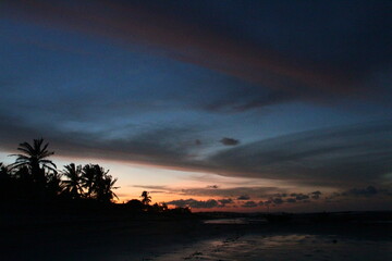Pôr do Sol praia areia coqueiros praia no Ceará Icapuí
