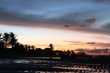 Pôr do Sol praia areia coqueiros praia no Ceará Icapuí