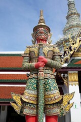 Obraz premium Vibrant guardian statue at Wat Phra Kaew in Bangkok, Thailand