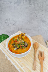 Sop Tangkar Batavia
A rich, creamy beef rib soup from Betawi cuisine, simmered with coconut milk and aromatic spices, topped with fresh herbs and chili for a warm, comforting taste.