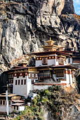 Obraz premium The Tiger’s Nest Monastery, also known as Paro Takstang, is one of Bhutan’s most recognized spots. The monastery is home to a wealth of Buddhist history.